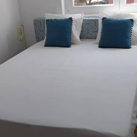 Self Check-in & 5min Walk Subway & 10min Drive Airport * Lisboa