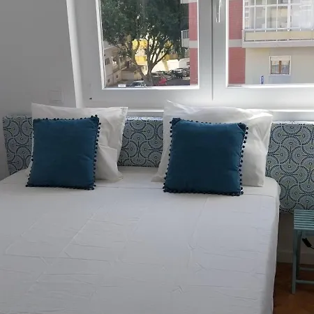 Self Check-in & 5min Walk Subway & 10min Drive Airport