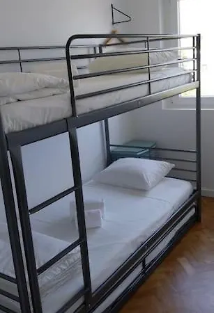 5Min Walk Subway & 10Min Drive Airport & Self Check-In Apartment Lissabon