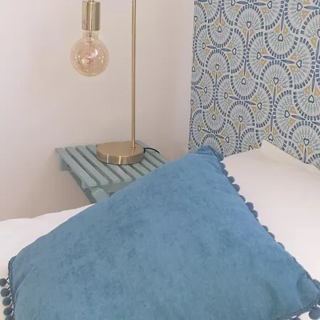 5min Walk To Subway & 10min Drive To Airport Apartment Lisbon