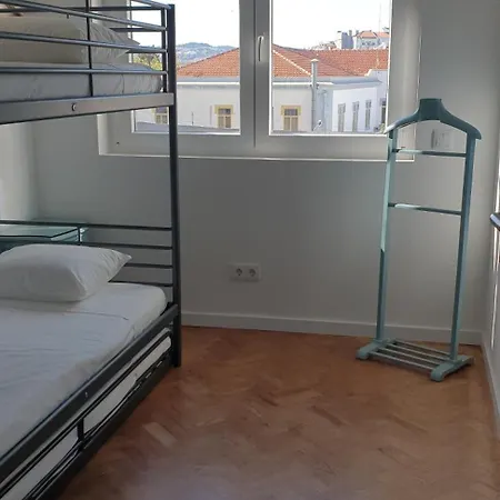 Apartment 5min Walk To Subway & 10min Drive To Airport