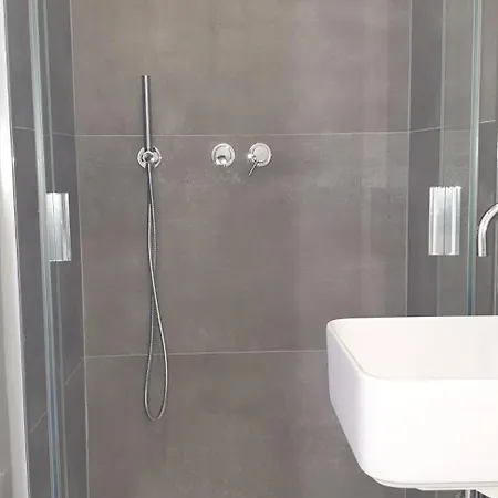 Apartment 5min Walk To Subway & 10min Drive To Airport Lisbon