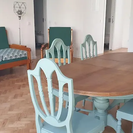 5min Walk To Subway & 10min Drive To Airport * Lisbon