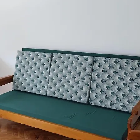 5min Walk To Subway & 10min Drive To Airport Lisbon