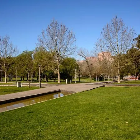 5min Walk To Subway & 10min Drive To Airport Apartment Lisbon