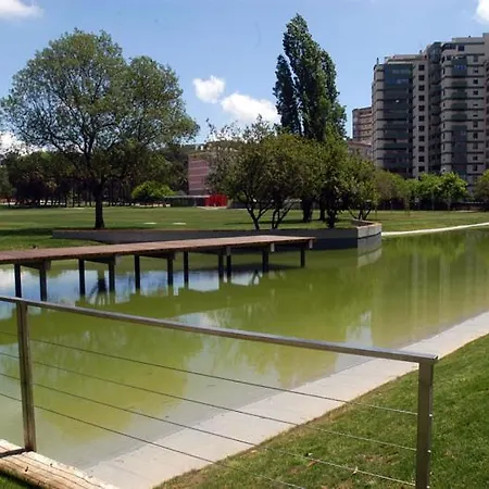 Apartment 5min Walk To Subway & 10min Drive To Airport Lisbon