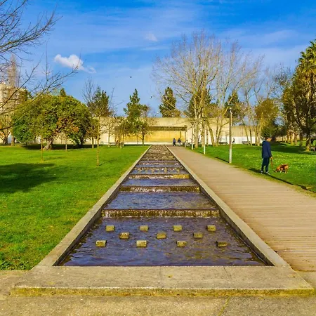5min Walk To Subway & 10min Drive To Airport * Lisbon