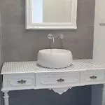 5min Walk To Subway & 10min Drive To Airport Apartamento Lisboa