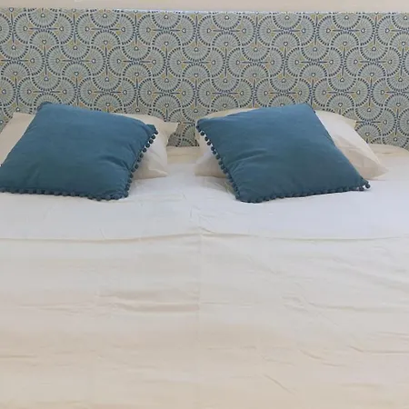 Self Check-in & 5min Walk Subway & 10min Drive Airport * Lisbon