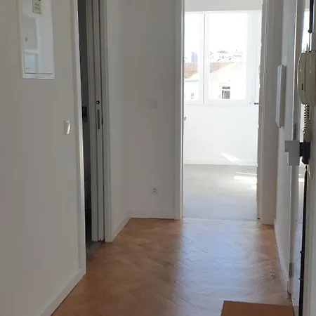 Self Check-in & 5min Walk Subway & 10min Drive Airport *