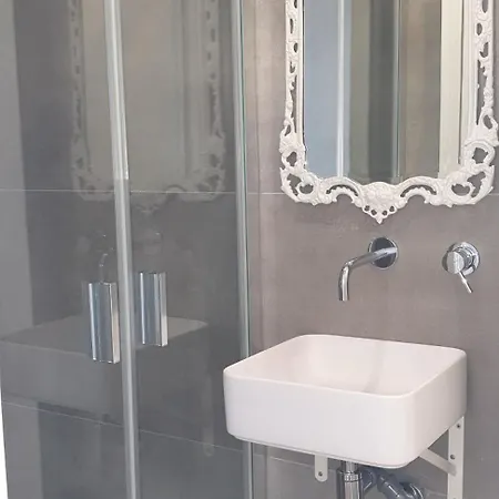 Διαμέρισμα Self Check-in & 5min Walk Subway & 10min Drive Airport