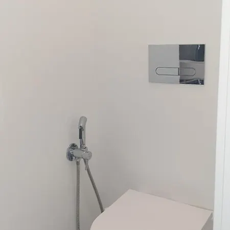 Self Check-in & 5min Walk Subway & 10min Drive Airport Apartment *