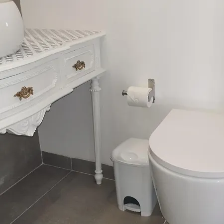 Self Check-in & 5min Walk Subway & 10min Drive Airport * Lisboa