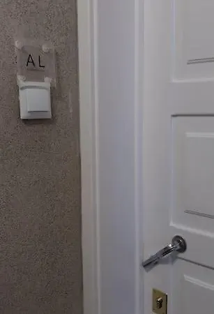 Self Check-in & 5min Walk Subway & 10min Drive Airport * Lisbon