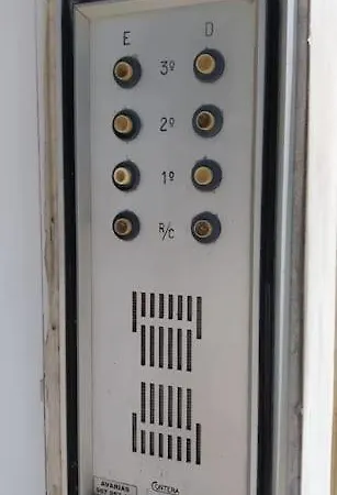 Self Check-in & 5min Walk Subway & 10min Drive Airport * Lisboa