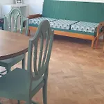 5min Walk To Subway & 10min Drive To Airport Apartman *