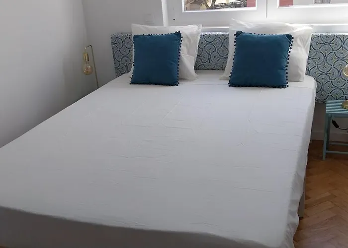 5min Walk To Subway & 10min Drive To Airport * Lisboa